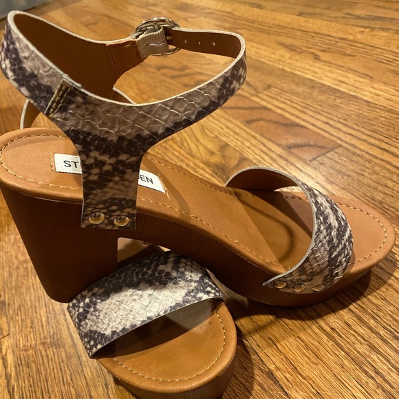 Steve Madden Shoes - Size 7.5 Steve Madden Platform Heels